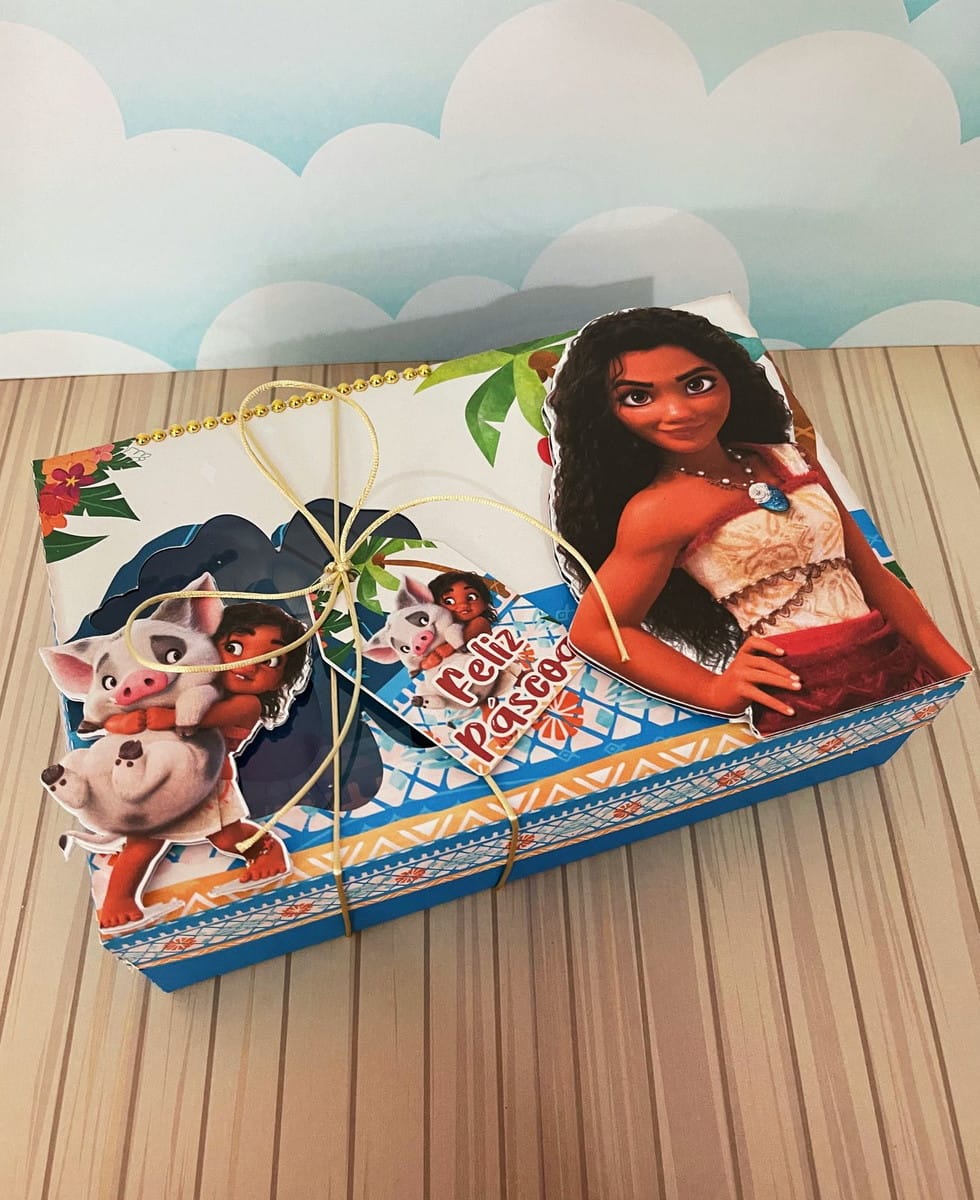 Kit Digital Moana Caixa Mini Confeiteiro para Lembrancinha 3 Caixa de presente decorada com arte de personagens animados e tema tropical.