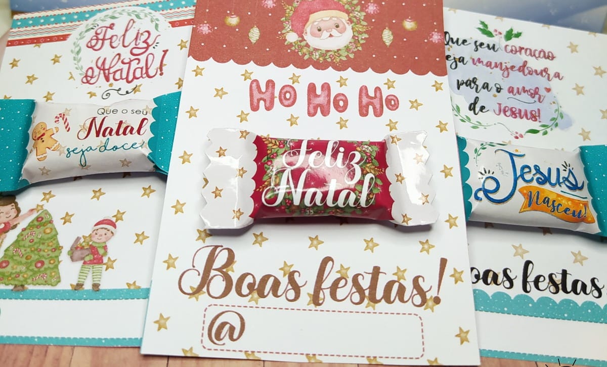Kit Digital Natal Balinhas e Cartões para Imprimir 3 Três artes digitais de cartões de Natal com estrelas douradas e mensagens festivas.