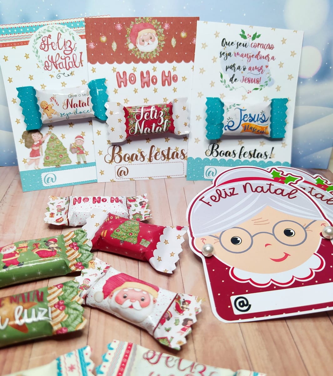 Kit Digital Natal Balinhas e Cartões para Imprimir 1 Designs de arte digital natalina para cartões e embalagens de doces festivos.