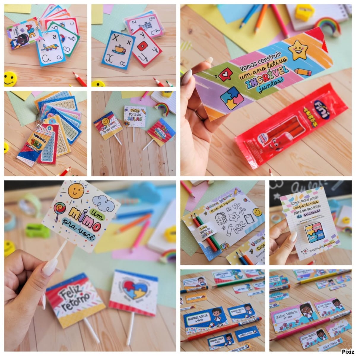 Kit Digital Volta às Aulas com 200 Ilustrações Escolares 1 Várias fotos mostrando lembrancinhas escolares personalizadas, cartões, marcadores e etiquetas em uma mesa.