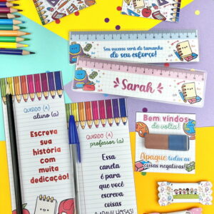 Itens de papelaria escolar coloridos com mensagens motivacionais em fundo vibrante.