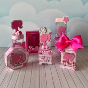 Conjunto de caixas de papelaria personalizadas em tons de rosa com silhuetas.