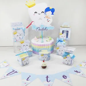 Kit Festa Meu Primeiro Dentinho Menino - Arquivo Digital 19 Kit de festa com tema de dente com bolo e caixinhas decoradas.