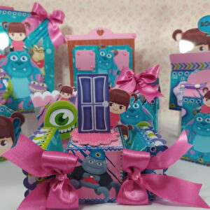 Conjunto de caixas de papel decoradas com temas infantis e laços rosa