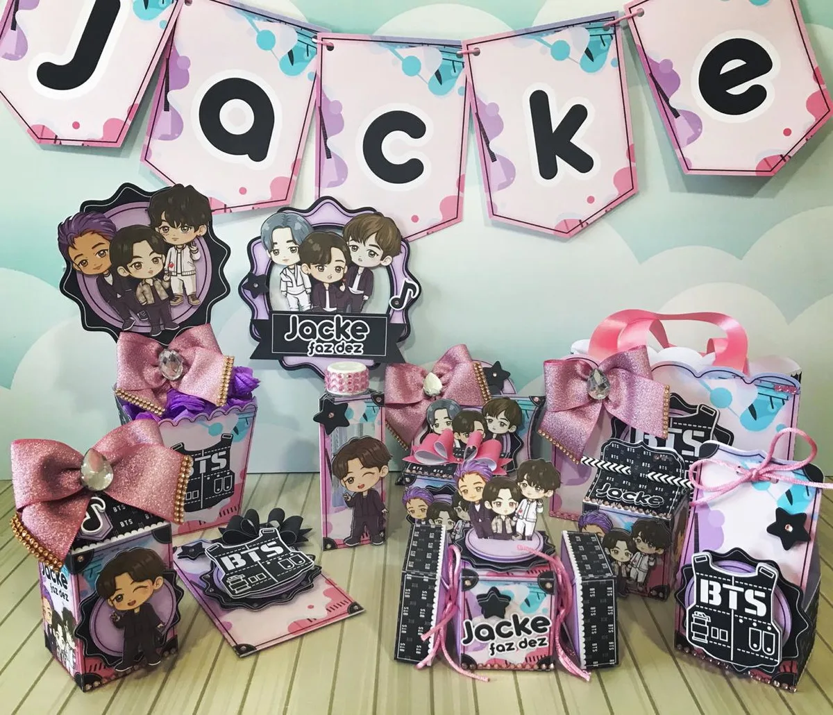 Kit Festa Só um bolinho Bts Cute - Arquivo Digital 1 Kit Festa Só um bolinho Bts Cute - Arquivo Digital