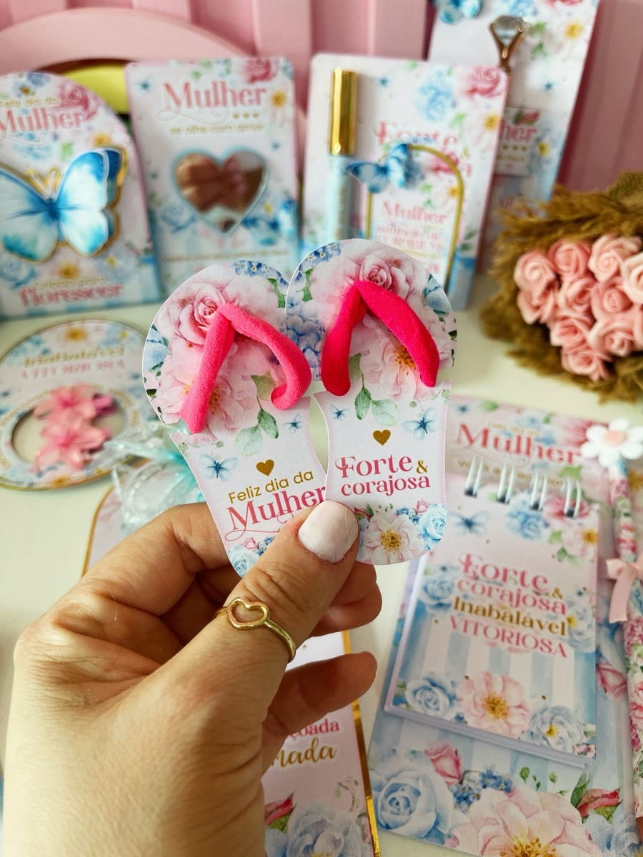 Kit Digital Dia da Mulher 2026 para Lembrancinhas 3 Designs florais para o Dia da Mulher com mensagens inspiradoras e cores vibrantes.