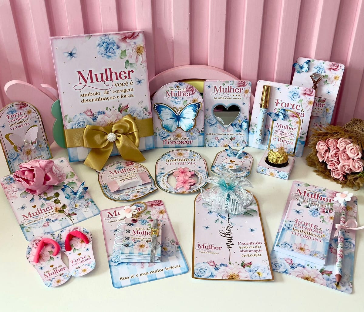 Kit Digital Dia da Mulher 2026 para Lembrancinhas 1 Coleção de itens com arte digital floral e mensagens inspiradoras para mulheres.