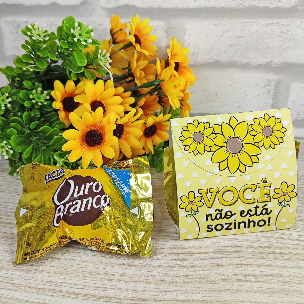 Kit Setembro Amarelo Digital pronto para Imprimir 2 Bombom crocante e caixa amarela com mensagem positiva, decorados com girassóis.