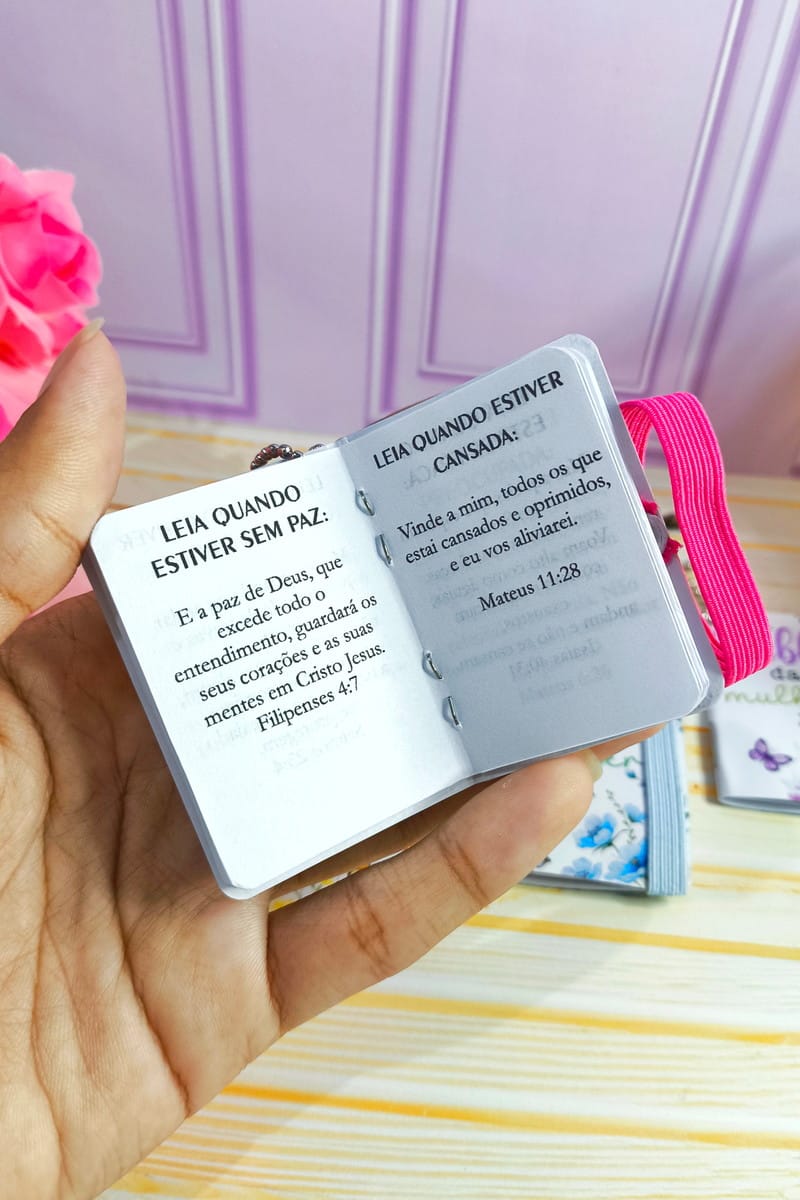 Mini Bíblia Chaveiro Digital para Lembrancinhas Femininas 4 Mini Bíblia Chaveiro Digital para Lembrancinhas Femininas - Imagem 4