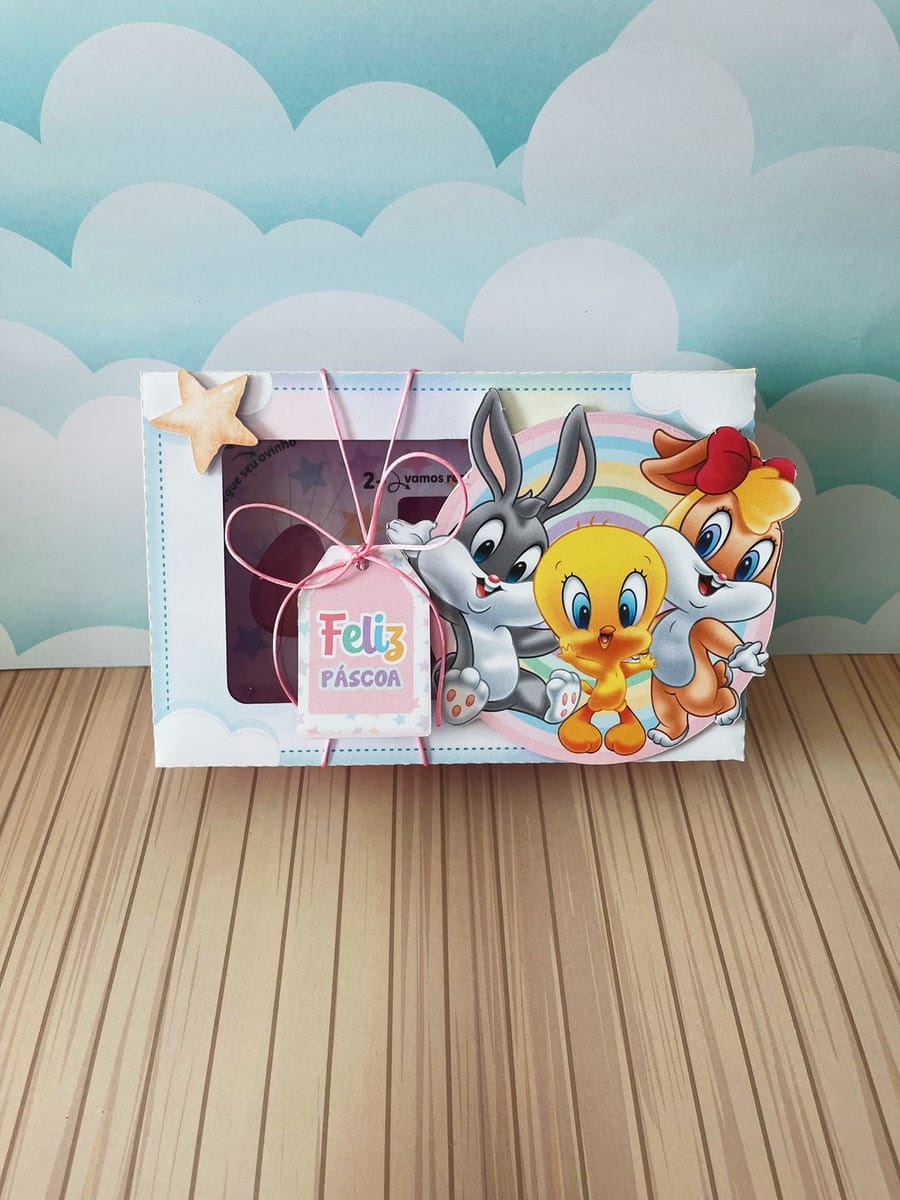 Caixa Mini Confeiteiro Looney Tunes em PDF e Studio 2 Arte digital de caixa de Páscoa com coelhos e pássaro, laço rosa e etiqueta.