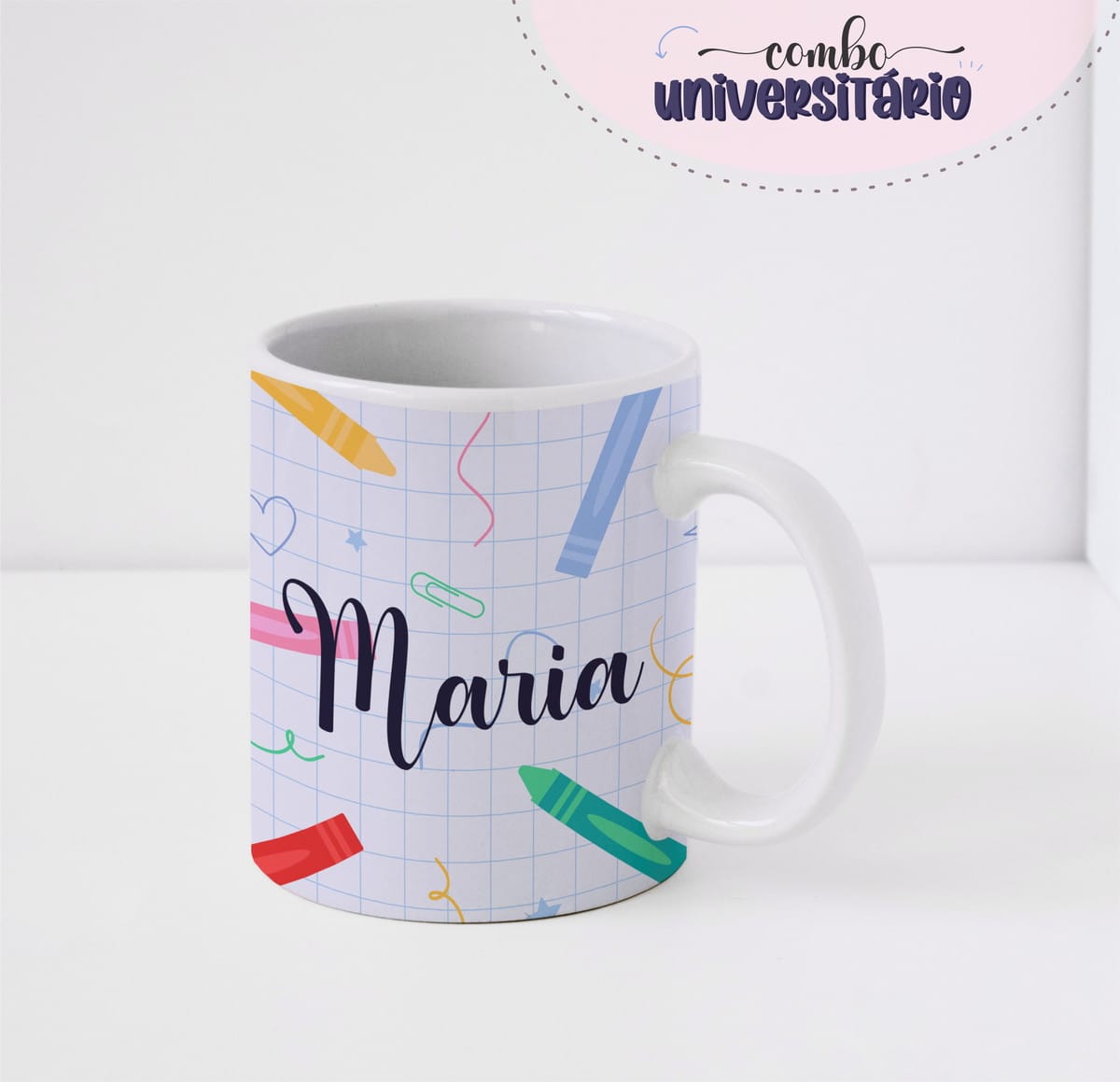 Planner Universitário para Imprimir e Personalizar 4 Caneca branca estampada com tema escolar e o nome Maria.