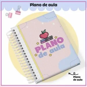 Plano de Aula - Arquivo Digital 6 Caderno espiral com capa personalizada com maçã, livros e o texto plano de aula.