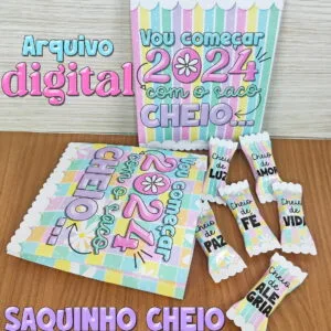 Arte digital com saquinho colorido decorado e pequenos pacotes em tons pastéis.